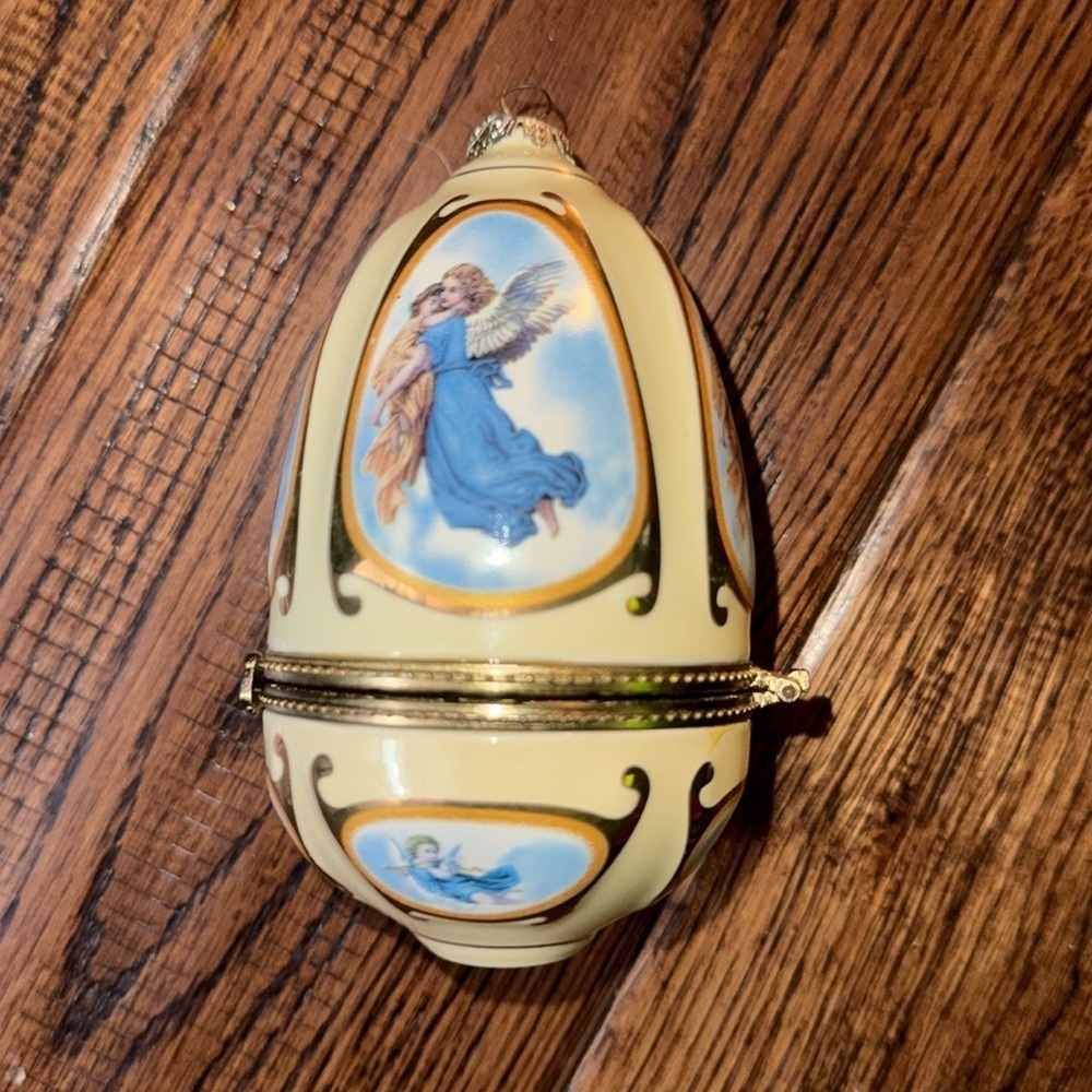 VTG Valerie Parr Hill Egg Trinket Music Box Ornament Porcelain Angels Heart